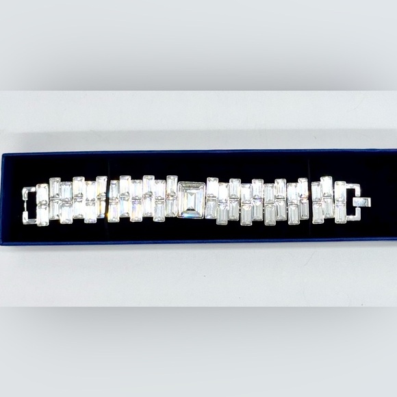 NWT SWAROVSKI Prime Time Silver and Crystal Bracelet 7” - Picture 4 of 6